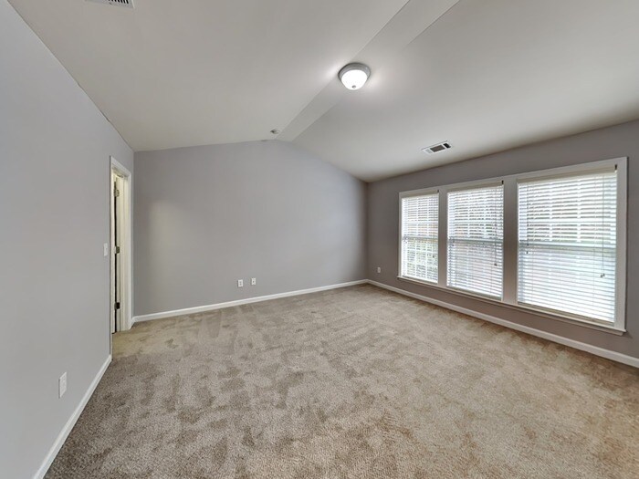Building Photo - 755 Earlham Dr