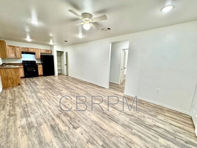 Building Photo - 2117 E Broadway