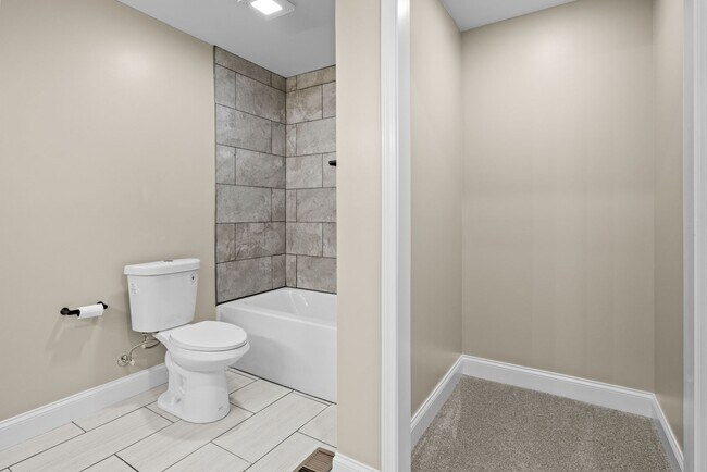Building Photo - 910 Windlau Ct