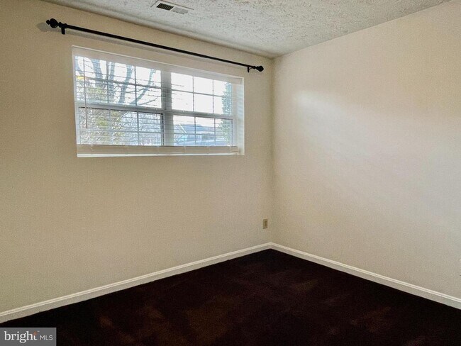 Building Photo - 501 Tolbelt Ct