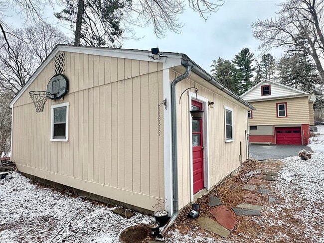 Building Photo - 549 Watervliet Shaker Rd