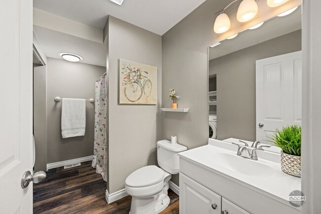 Building Photo - MUST SEE! | 4 BEDROOM 2.5 BATHROOM HOUSE |...