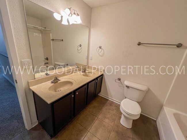 Building Photo - 1903 SE Clover Ridge Dr