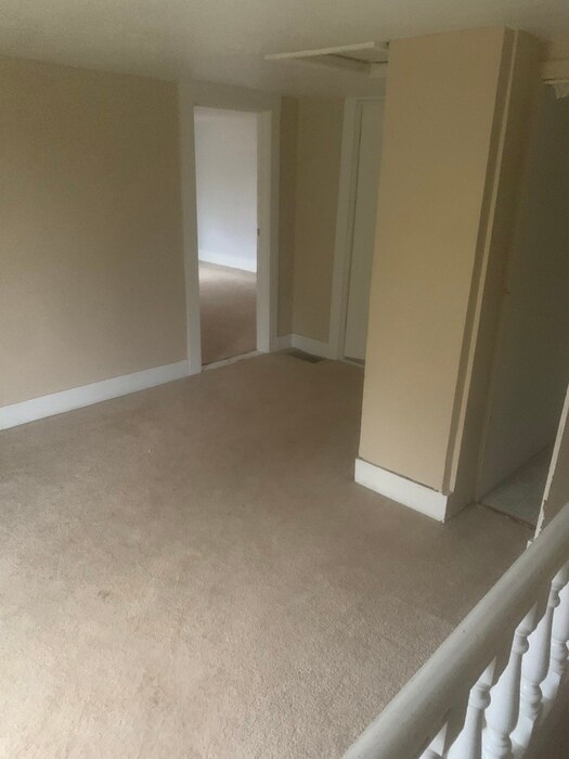 Building Photo - Large 3 bed 1 bath house in Grandville