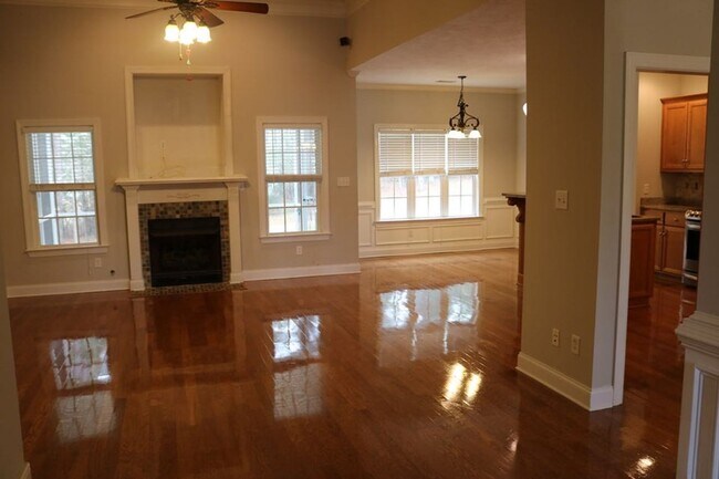 Building Photo - Evans Home * Millshaven Subdivision * Main Floor Primary