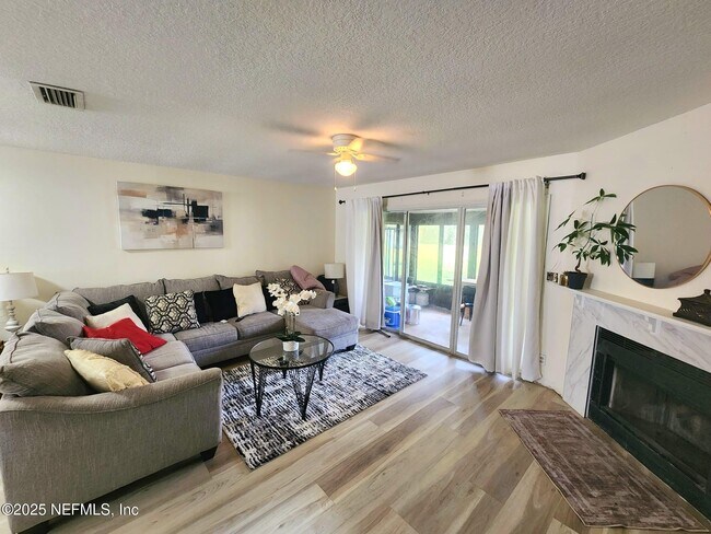 Building Photo - 7701 Baymeadows Cir W