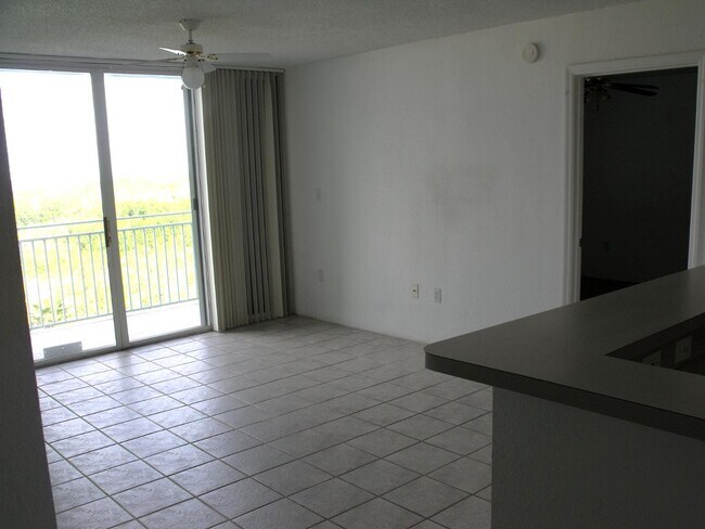 Building Photo - 3635 Seaside Dr
