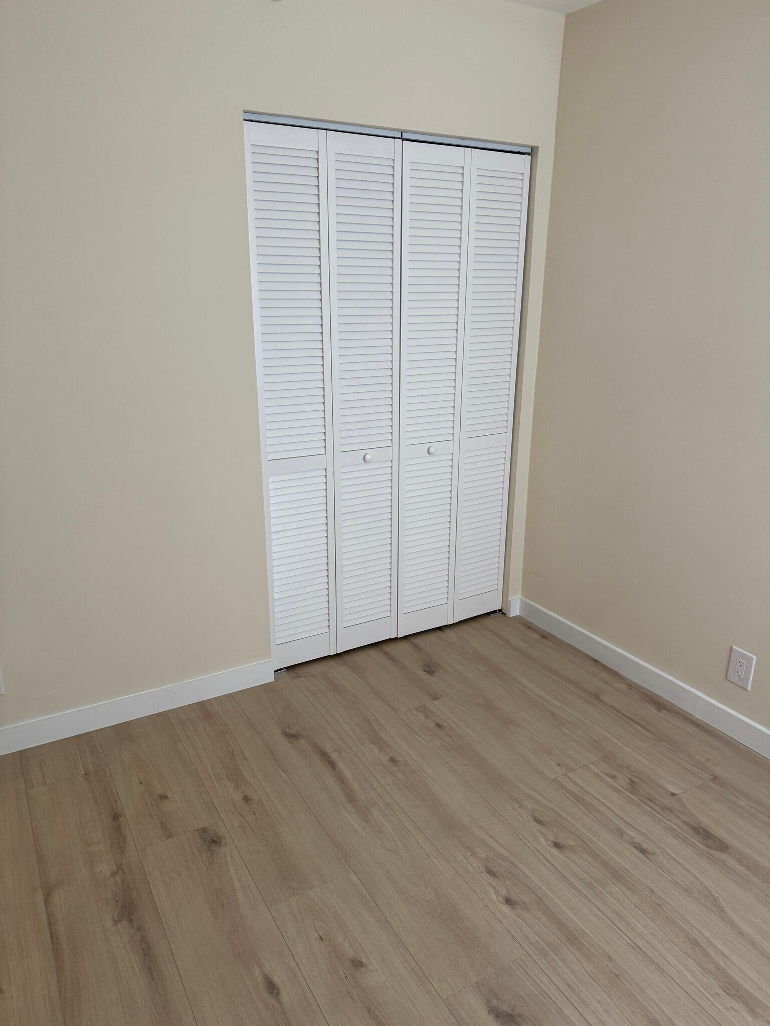 Bedroom - 126 S Cypress Rd