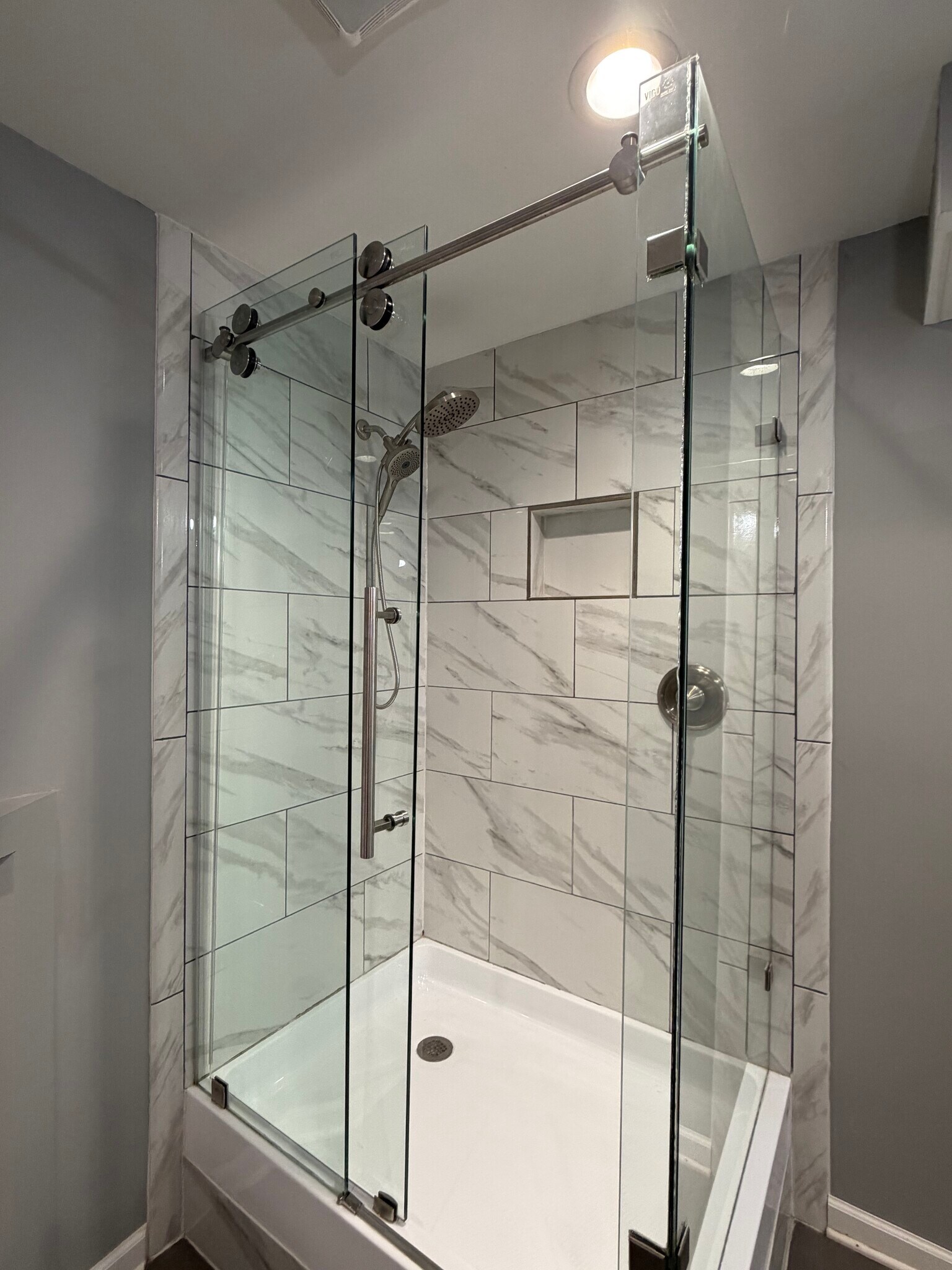 Building Photo - 220 Drumcliff Ct