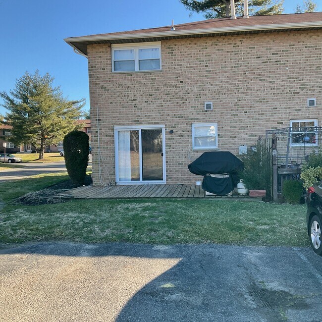 Building Photo - 48 Eaves Mill Rd