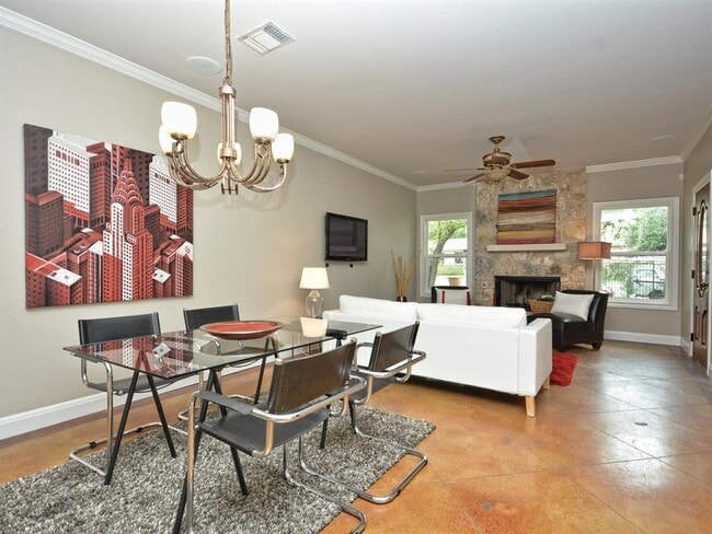 Building Photo - 907 Ellingson Ln