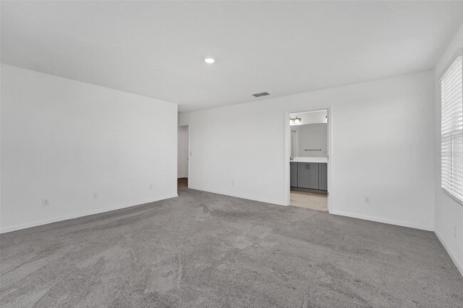 Building Photo - 1640 Sanibel Dr