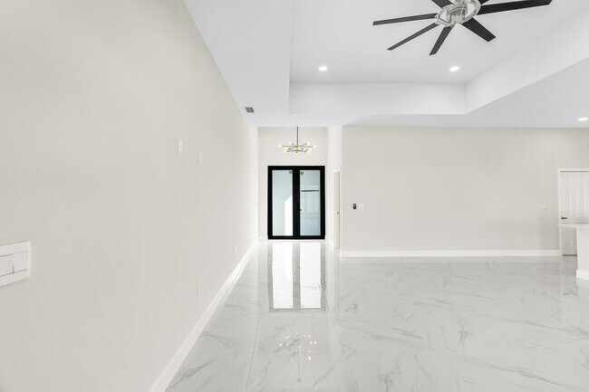 Building Photo - 2014 NE 9th Ave