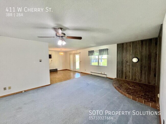 Building Photo - 411 W Cherry St
