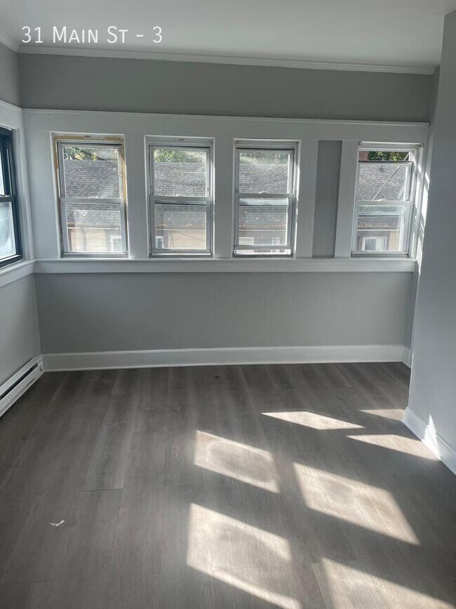 Building Photo - 31 Main St