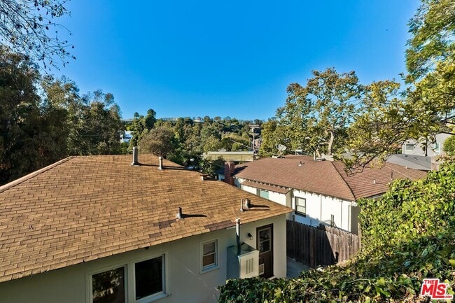 Building Photo - 406 Entrada Dr