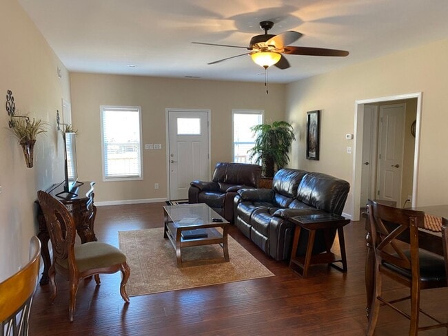Building Photo - One Level Lake Gaston Home - Hubquarter Cr...