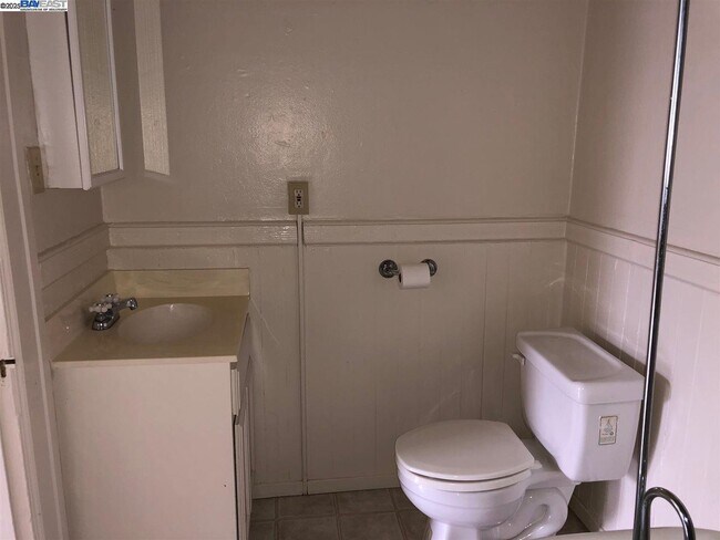 Building Photo - 1173 Park Ave E