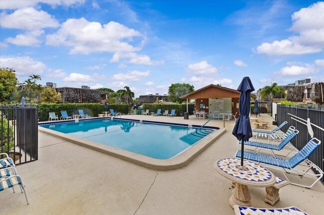 Building Photo - 503 SE 5th Cir