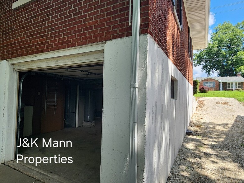 Building Photo - 1519 St Marys Blvd