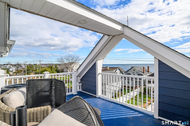 Building Photo - 1140 Fairfield Beach Rd