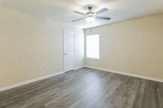 Building Photo - AVAILABLE NOW; APPLY ON OUR WEBSITE TODAY!!!