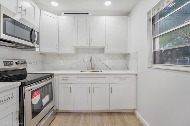 Building Photo - 200 SW 132nd Way