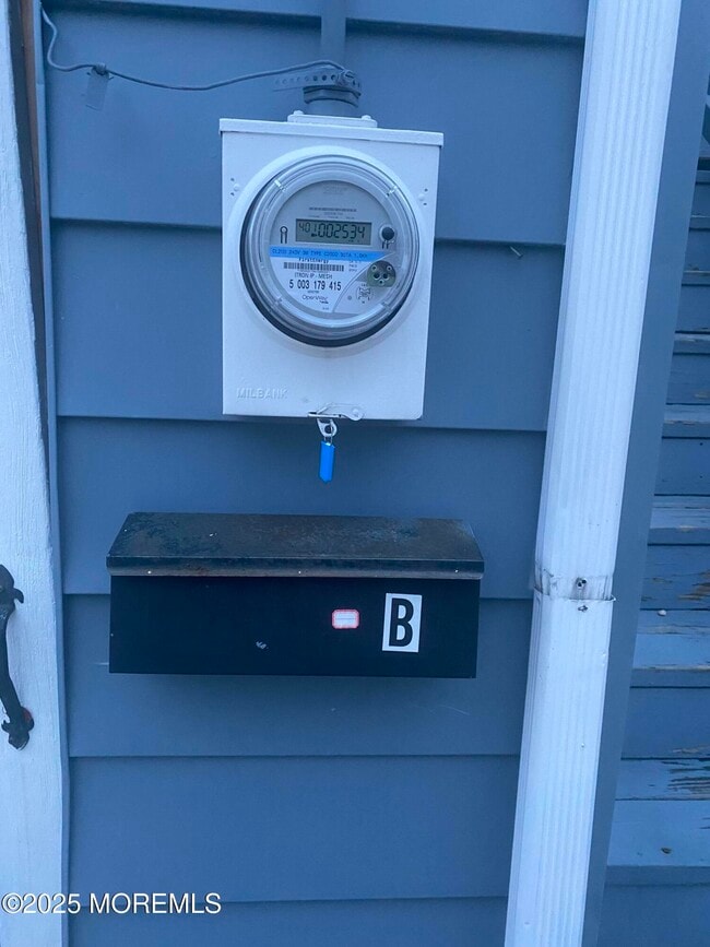 Building Photo - 309 Hume St