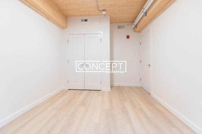 Building Photo - 11 E Lenox St