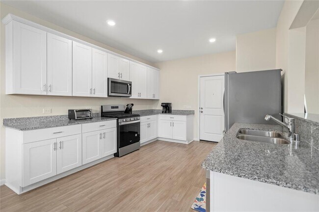 Building Photo - 16314 Dutton Clover Dr