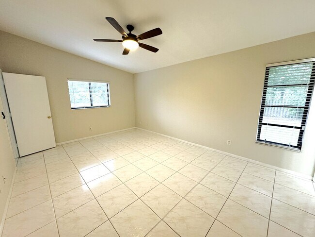 Building Photo - ** NORTH NAPLES ** 3 BED / 2 BATH - FENCED YARD - NO HOA! - PET OK - ANNUAL RENTAL