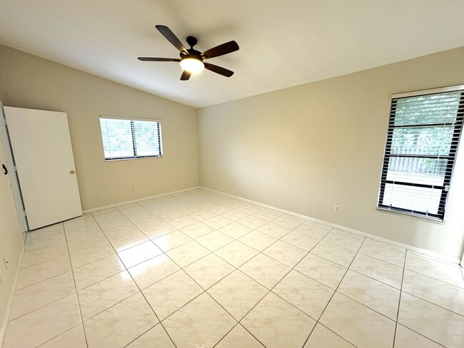 Building Photo - ** NORTH NAPLES ** 3 BED / 2 BATH ** NO HO...