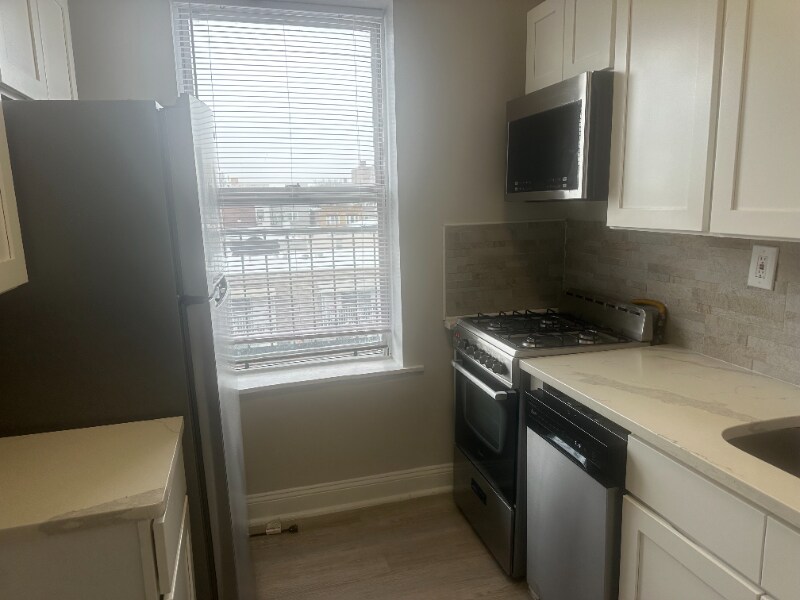 Building Photo - 332 61st St