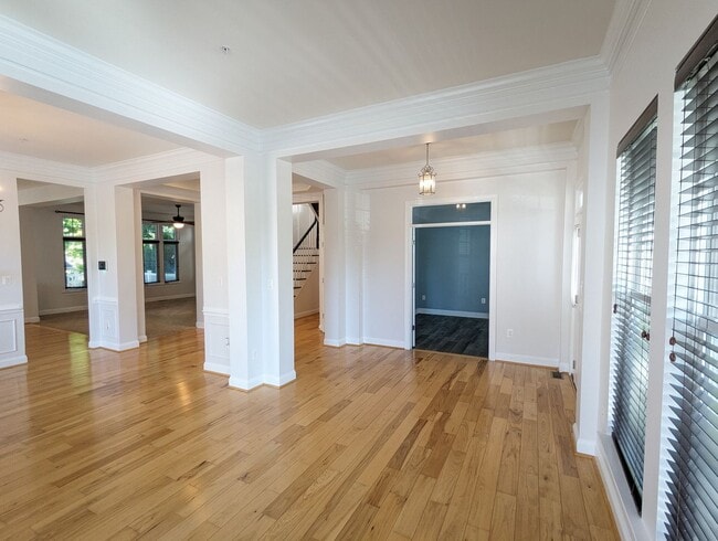 Building Photo - Impeccably maintained SFH in Clarksburg re...