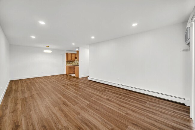 Building Photo - 8936 N Parkside Ave