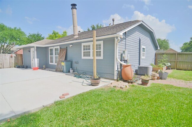 Building Photo - 11731 Bowie Dr