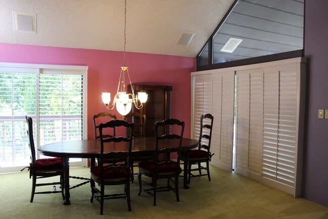 Building Photo - Unique Bakersfield Home for Rent Bakersfiled Country Club