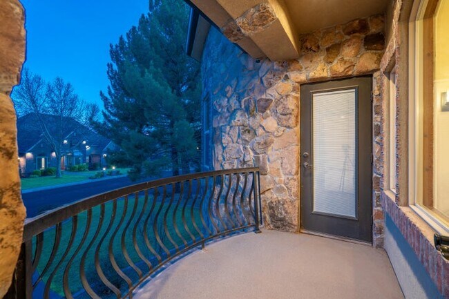 Building Photo - 340 Le Grande Cir