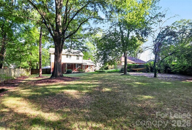 Building Photo - 2438 Knickerbocker Dr