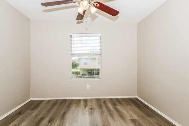 Building Photo - 16770 N Thrasher Dr
