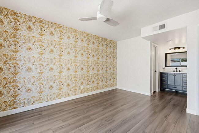 Building Photo - Short-Term Rentals OK *** Less than 2 mile...