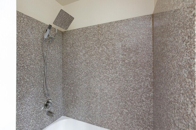 Building Photo - Freshly Renovated 2-Bedroom Las Vegas Condo