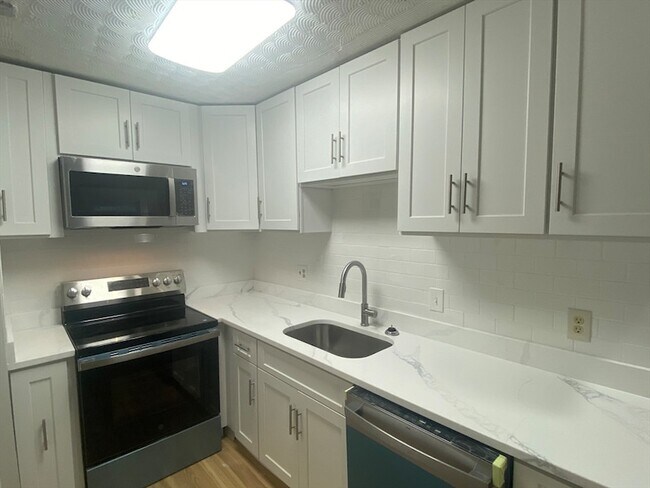 Building Photo - 1409 River St