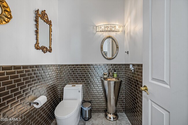 Building Photo - 15831 E Thistle Dr