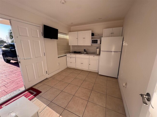 Building Photo - 842 SW 89th Ave