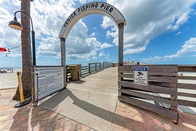 Building Photo - 1307 Primrose Rd