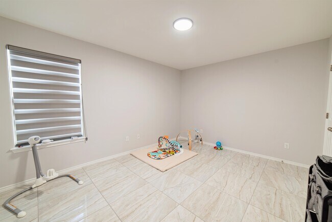 Building Photo - 5405 Jersey Dr