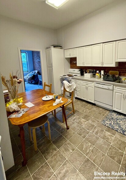 Building Photo - 15 Stearns Rd