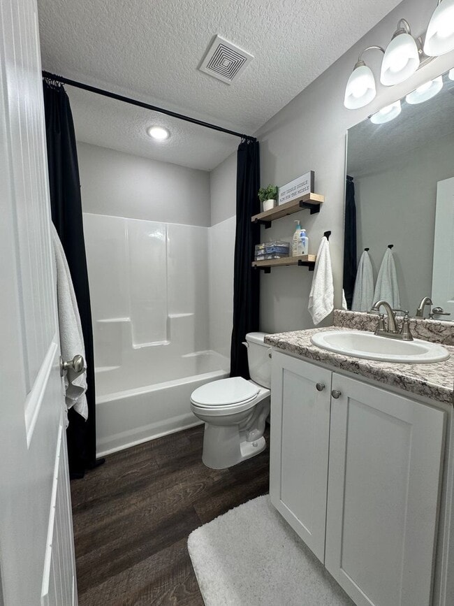 Building Photo - 465 Church Cir