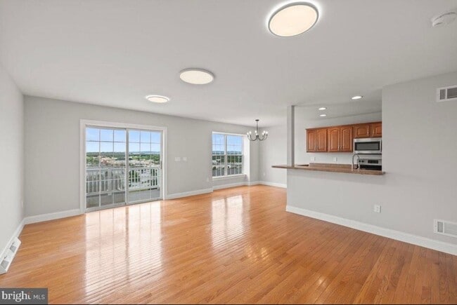 Building Photo - 777 Oak Leaf Ln